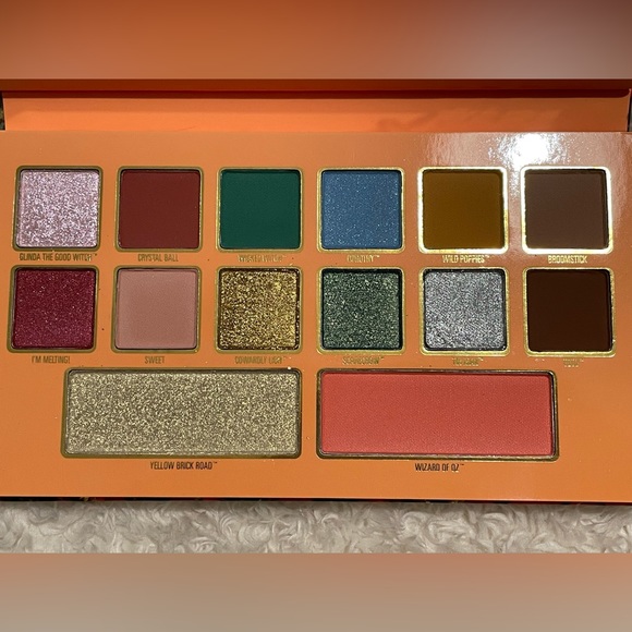 New! Kylie Cosmetics Wizard Of Oz Eye and Face Pressed Powder Palette - Picture 8 of 8